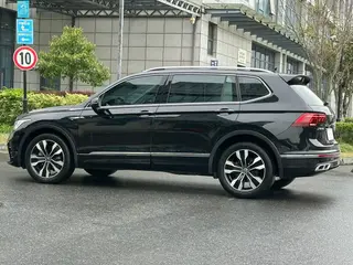 Volkswagen Tiguan L 2023 330TSI Deux roues motrices R-Line Version de plus en plus intérieur photo 7 Volkswagen Tiguan L 2023 330TSI Deux roues motrices R-Line Version de plus en plus intérieur photo 7