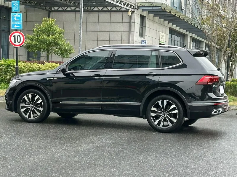 Volkswagen Tiguan L 2023 330TSI Deux roues motrices R-Line Version de plus en plus intérieur photo 7 Volkswagen Tiguan L 2023 330TSI Deux roues motrices R-Line Version de plus en plus intérieur photo 7