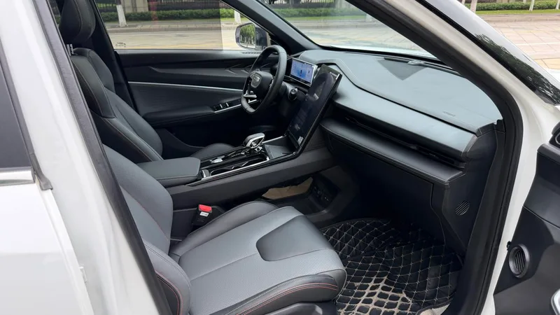 Geely Boyue 2023 Boyue COOL 1.5T Zhilian interior foto 11 Geely Boyue 2023 Boyue COOL 1.5T Zhilian interior foto 11