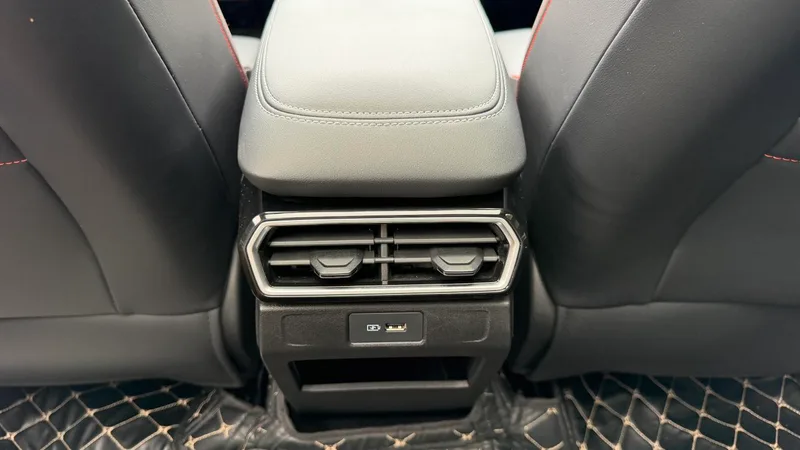 Geely Boyue 2023 Boyue COOL 1.5T Zhilian interior foto 17 Geely Boyue 2023 Boyue COOL 1.5T Zhilian interior foto 17