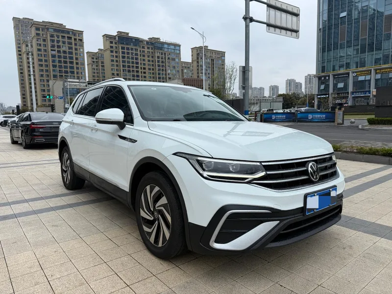 Volkswagen Tiguan L 2023 300TSI Version intelligente à deux roues motrices extérieur photo 3 Volkswagen Tiguan L 2023 300TSI Version intelligente à deux roues motrices extérieur photo 3