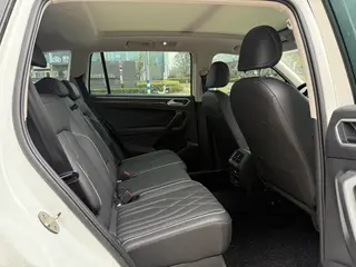 Volkswagen Tiguan L 2023 300TSI Version intelligente à deux roues motrices intérieur photo 8 Volkswagen Tiguan L 2023 300TSI Version intelligente à deux roues motrices intérieur photo 8