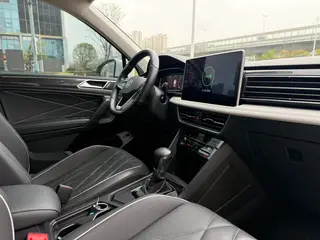 Volkswagen Tiguan L 2023 300TSI Version intelligente à deux roues motrices intérieur photo 10 Volkswagen Tiguan L 2023 300TSI Version intelligente à deux roues motrices intérieur photo 10