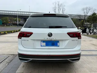 Volkswagen Tiguan L 2023 300TSI Version intelligente à deux roues motrices intérieur photo 13 Volkswagen Tiguan L 2023 300TSI Version intelligente à deux roues motrices intérieur photo 13