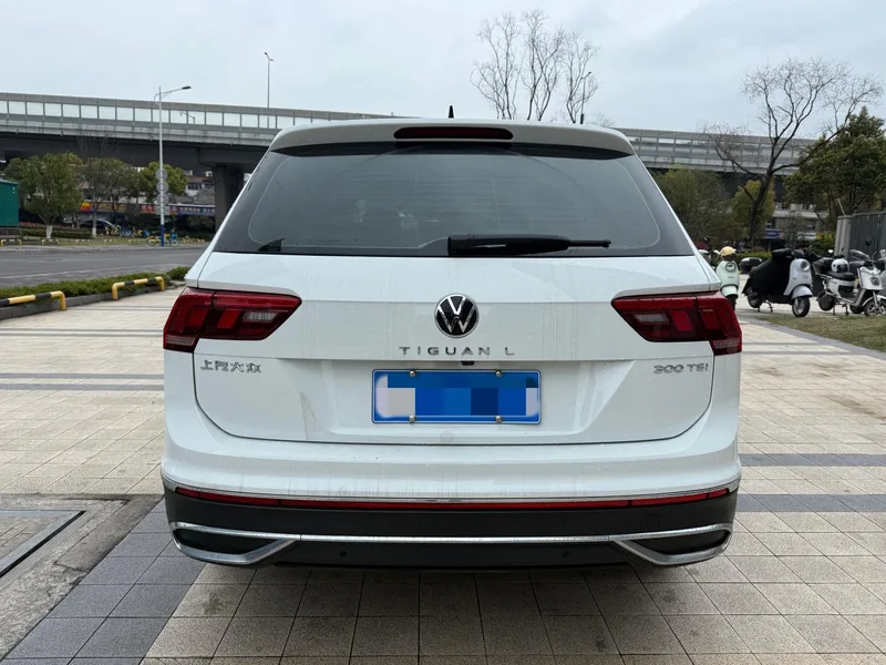 Volkswagen Tiguan L 2023 300TSI Version intelligente à deux roues motrices intérieur photo 13 Volkswagen Tiguan L 2023 300TSI Version intelligente à deux roues motrices intérieur photo 13