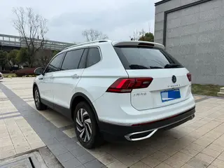 Volkswagen Tiguan L 2023 300TSI Version intelligente à deux roues motrices intérieur photo 14 Volkswagen Tiguan L 2023 300TSI Version intelligente à deux roues motrices intérieur photo 14