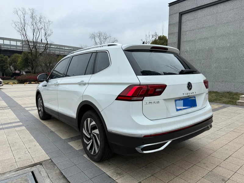 Volkswagen Tiguan L 2023 300TSI Version intelligente à deux roues motrices intérieur photo 14 Volkswagen Tiguan L 2023 300TSI Version intelligente à deux roues motrices intérieur photo 14