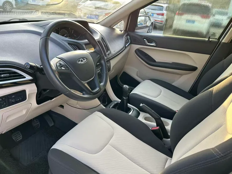 Chery Arrizo M7 2015 1.8L Versión manual amplia y adecuada 232 Asiento exterior foto 4 Chery Arrizo M7 2015 1.8L Versión manual amplia y adecuada 232 Asiento exterior foto 4