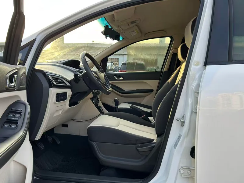 Chery Arrizo M7 2015 1.8L Versión manual amplia y adecuada 232 Asiento interior foto 13 Chery Arrizo M7 2015 1.8L Versión manual amplia y adecuada 232 Asiento interior foto 13