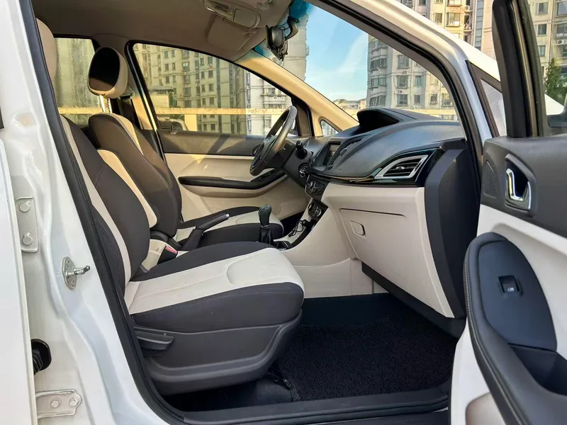 Chery Arrizo M7 2015 1.8L Versión manual amplia y adecuada 232 Asiento interior foto 15 Chery Arrizo M7 2015 1.8L Versión manual amplia y adecuada 232 Asiento interior foto 15