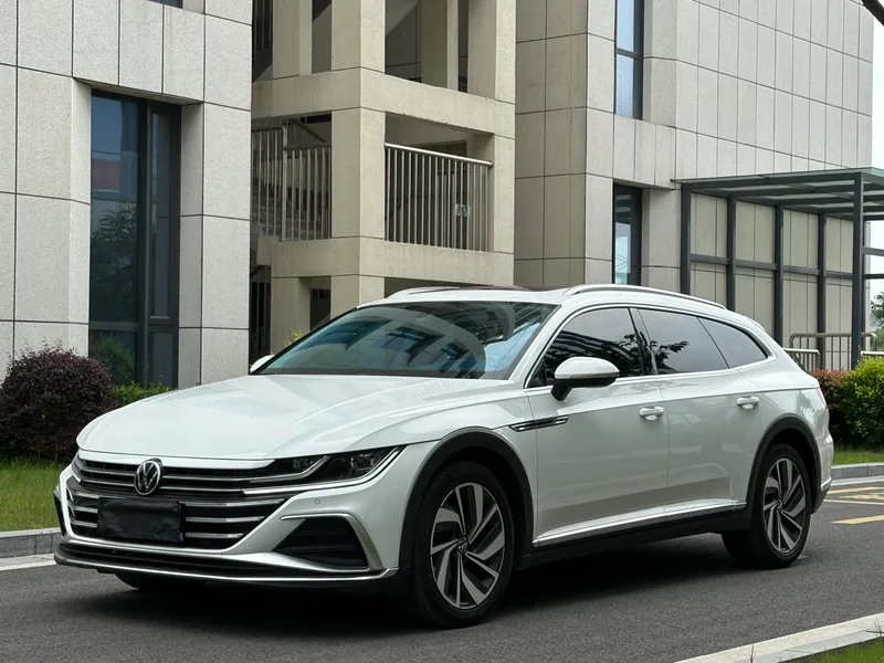 Volkswagen CC 2021 Охотничий автомобиль 330TSI Охотничье издание экстерьер фото 1 Volkswagen CC 2021 Охотничий автомобиль 330TSI Охотничье издание экстерьер фото 1