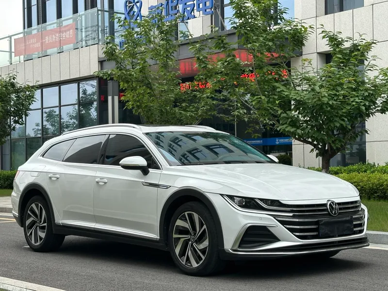 Volkswagen CC 2021 Охотничий автомобиль 330TSI Охотничье издание экстерьер фото 3 Volkswagen CC 2021 Охотничий автомобиль 330TSI Охотничье издание экстерьер фото 3