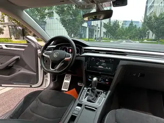 Volkswagen CC 2021 Охотничий автомобиль 330TSI Охотничье издание интерьер фото 15 Volkswagen CC 2021 Охотничий автомобиль 330TSI Охотничье издание интерьер фото 15