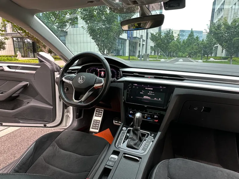 Volkswagen CC 2021 Охотничий автомобиль 330TSI Охотничье издание интерьер фото 15 Volkswagen CC 2021 Охотничий автомобиль 330TSI Охотничье издание интерьер фото 15