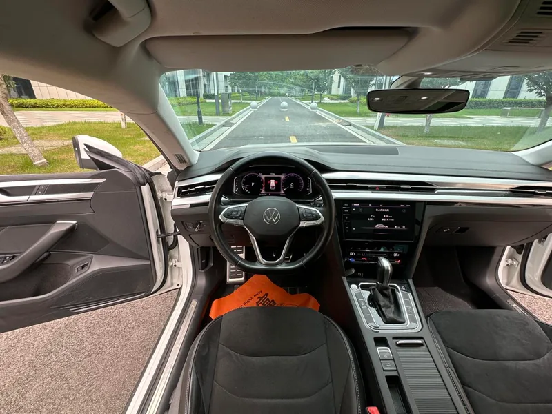 Volkswagen CC 2021 Охотничий автомобиль 330TSI Охотничье издание интерьер фото 16 Volkswagen CC 2021 Охотничий автомобиль 330TSI Охотничье издание интерьер фото 16