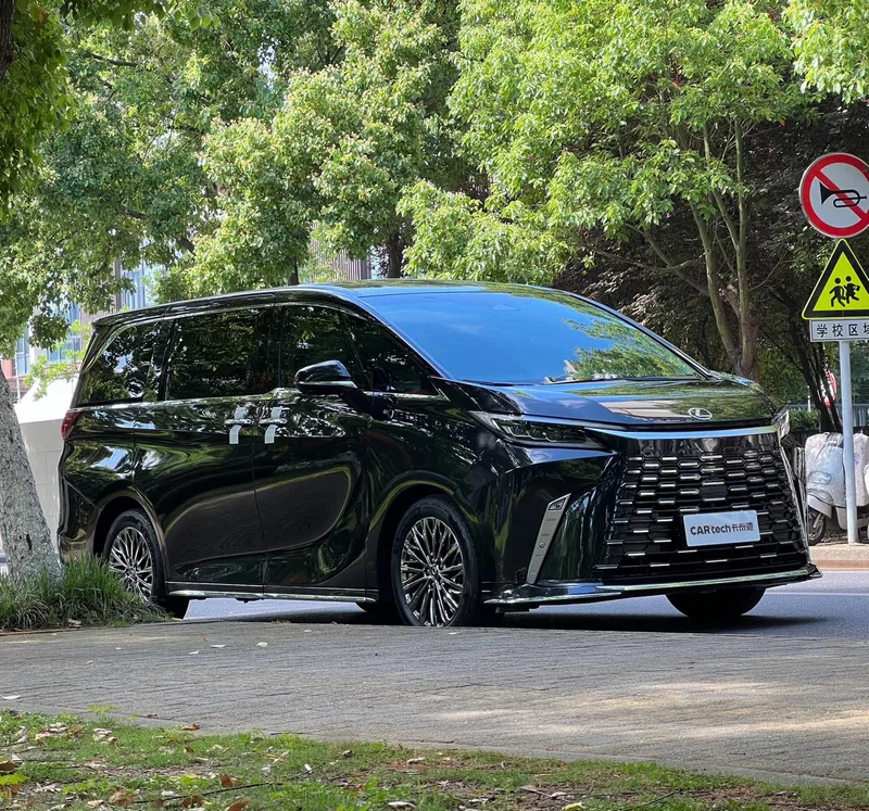 Lexus LM 2023 500h DIRECT4 Edición de respeto de seis plazas exterior foto 3