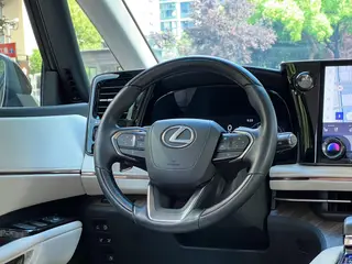 Lexus LM 2023 500h DIRECT4 Edición de respeto de seis plazas interior foto 13