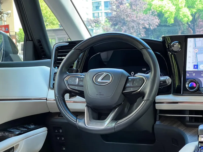 Lexus LM 2023 500h DIRECT4 Edición de respeto de seis plazas interior foto 13