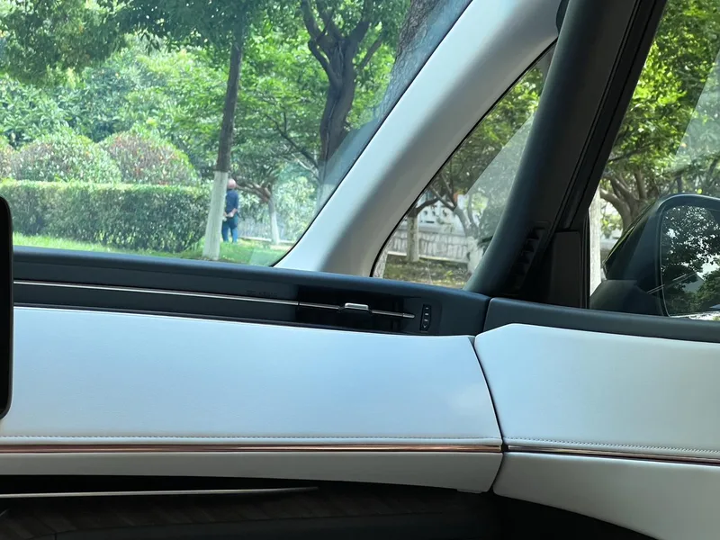 Lexus LM 2023 500h DIRECT4 Edición de respeto de seis plazas interior foto 20