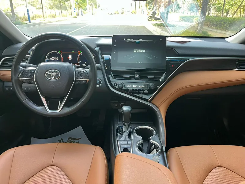 Toyota Camry 2022 2.5G Edición de lujo interior foto 8