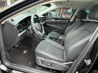 Volkswagen Passat 2024 Expart 380TSI Version Dragon intérieur photo 10 Volkswagen Passat 2024 Expart 380TSI Version Dragon intérieur photo 10