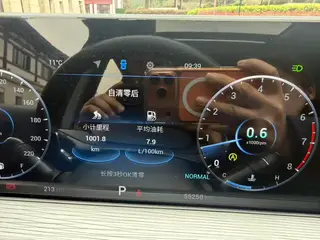 Chery Tiggo 8 PLUS 2022 290TGDI DCT Version enthousiaste intérieur photo 9 Chery Tiggo 8 PLUS 2022 290TGDI DCT Version enthousiaste intérieur photo 9