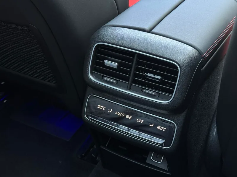 Mercedes-Benz GLE AMG 2022 3.0T Automatic Four-wheel drive 5 seat parallel import interior photo 12 Mercedes-Benz GLE AMG 2022 3.0T Automatic Four-wheel drive 5 seat parallel import interior photo 12