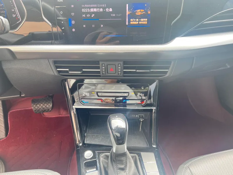 Volkswagen Passat 2024 Excepcional 380TSI Edición Starry Sky Dragon interior foto 11 Volkswagen Passat 2024 Excepcional 380TSI Edición Starry Sky Dragon interior foto 11