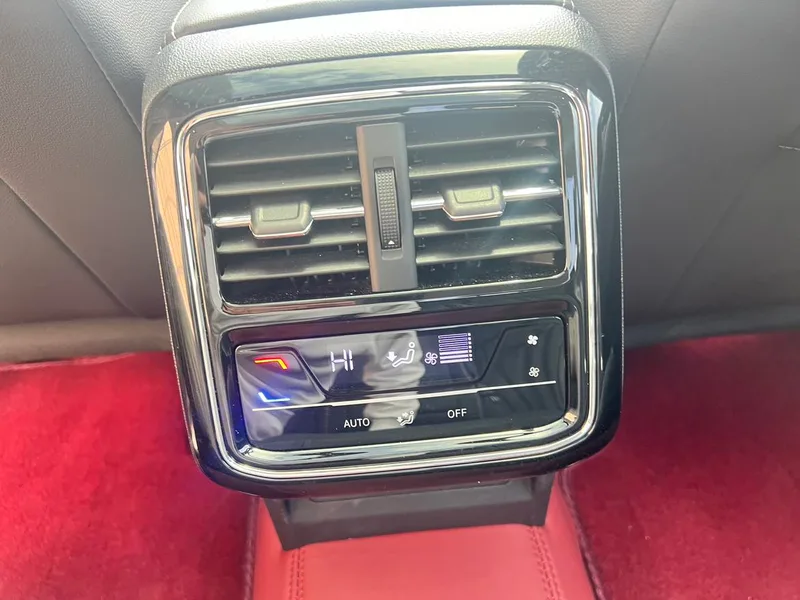 Volkswagen Passat 2024 Excepcional 380TSI Edición Starry Sky Dragon interior foto 12 Volkswagen Passat 2024 Excepcional 380TSI Edición Starry Sky Dragon interior foto 12