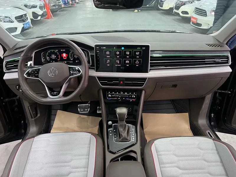 Volkswagen Tiguan L 2023 330TSI Deux roues motrices R-Line Version flagship intérieur photo 12 Volkswagen Tiguan L 2023 330TSI Deux roues motrices R-Line Version flagship intérieur photo 12