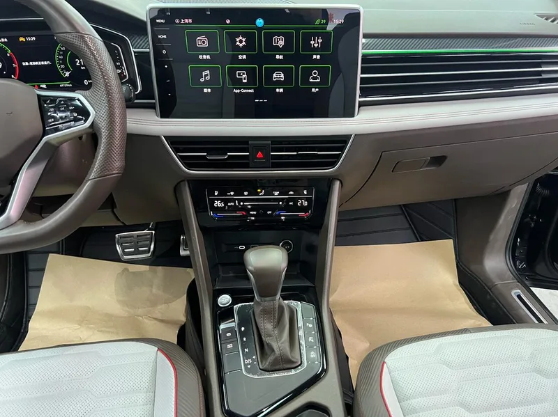 Volkswagen Tiguan L 2023 330TSI Deux roues motrices R-Line Version flagship intérieur photo 14 Volkswagen Tiguan L 2023 330TSI Deux roues motrices R-Line Version flagship intérieur photo 14