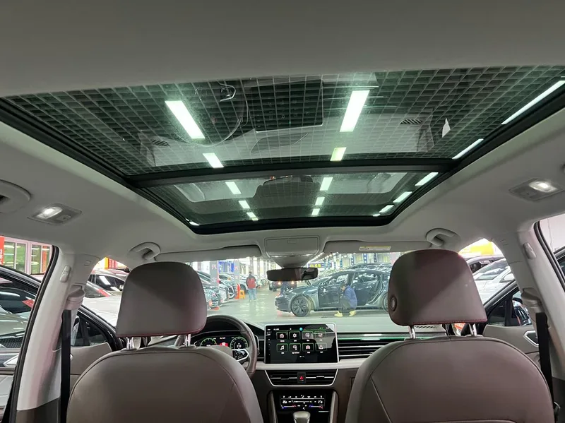 Volkswagen Tiguan L 2023 330TSI Deux roues motrices R-Line Version flagship intérieur photo 15 Volkswagen Tiguan L 2023 330TSI Deux roues motrices R-Line Version flagship intérieur photo 15