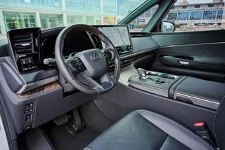 Lexus LM 2023 500h DIRECT4 Six Seat Prestige Edition interior photo 11 Lexus LM 2023 500h DIRECT4 Six Seat Prestige Edition interior photo 11