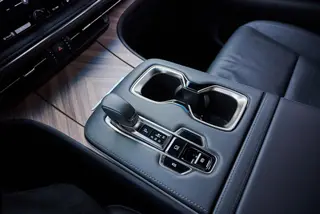 Lexus LM 2023 500h DIRECT4 Six Seat Prestige Edition interior photo 15 Lexus LM 2023 500h DIRECT4 Six Seat Prestige Edition interior photo 15