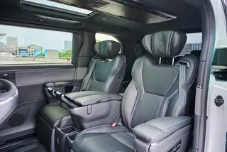Lexus LM 2023 500h DIRECT4 Six Seat Prestige Edition interior photo 20 Lexus LM 2023 500h DIRECT4 Six Seat Prestige Edition interior photo 20
