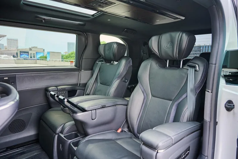 Lexus LM 2023 500h DIRECT4 Six Seat Prestige Edition interior photo 20 Lexus LM 2023 500h DIRECT4 Six Seat Prestige Edition interior photo 20