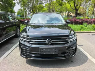 Volkswagen Tiguan L 2023 330TSI Deux roues motrices R-Line Version de plus en plus extérieur photo 2 Volkswagen Tiguan L 2023 330TSI Deux roues motrices R-Line Version de plus en plus extérieur photo 2