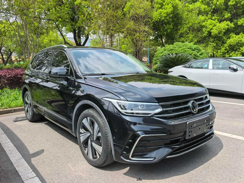 Volkswagen Tiguan L 2023 330TSI Deux roues motrices R-Line Version de plus en plus extérieur photo 3 Volkswagen Tiguan L 2023 330TSI Deux roues motrices R-Line Version de plus en plus extérieur photo 3