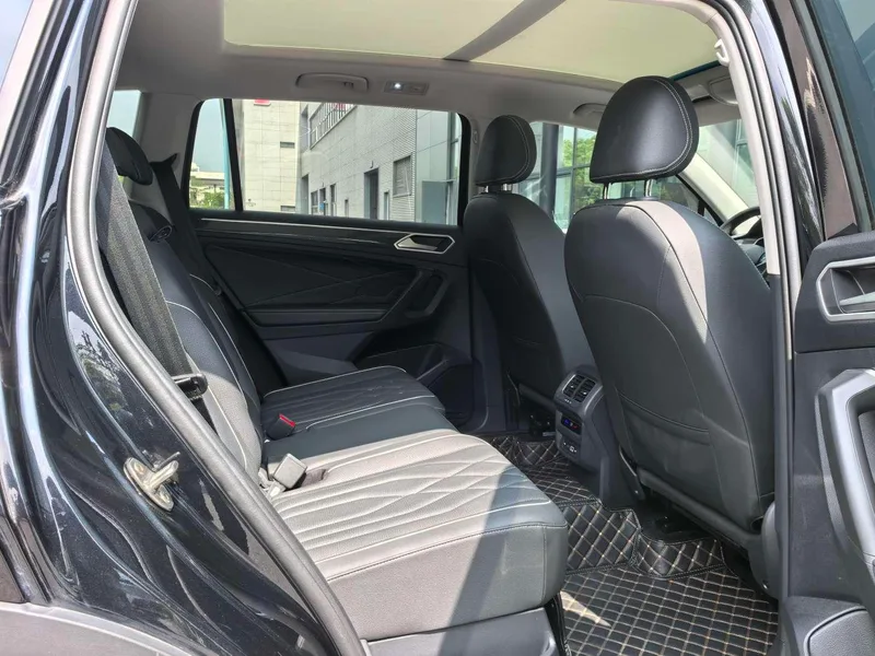 Volkswagen Tiguan L 2023 330TSI Deux roues motrices R-Line Version de plus en plus extérieur photo 8 Volkswagen Tiguan L 2023 330TSI Deux roues motrices R-Line Version de plus en plus extérieur photo 8