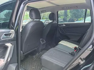 Volkswagen Tiguan L 2023 330TSI Deux roues motrices R-Line Version de plus en plus intérieur photo 11 Volkswagen Tiguan L 2023 330TSI Deux roues motrices R-Line Version de plus en plus intérieur photo 11