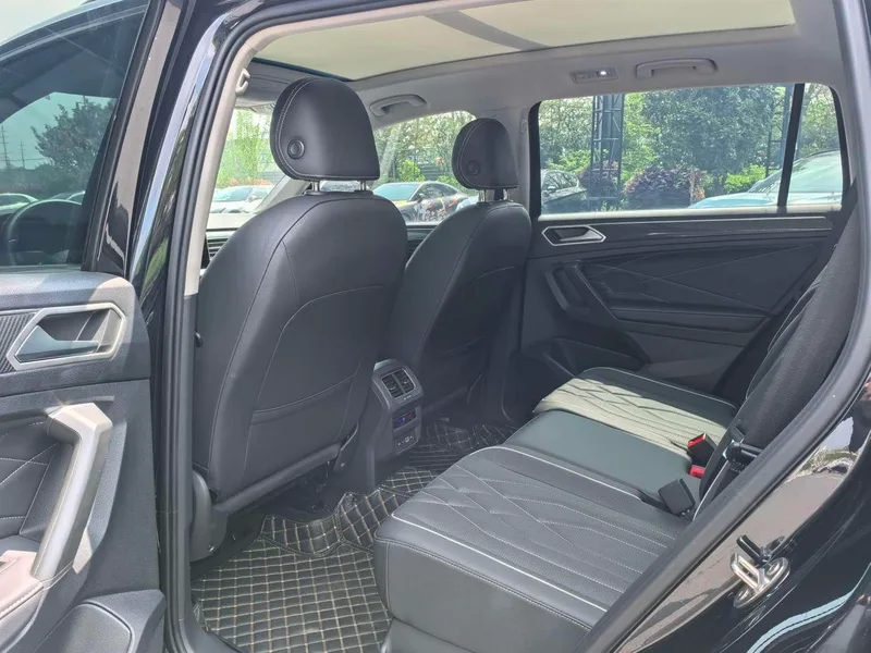 Volkswagen Tiguan L 2023 330TSI Deux roues motrices R-Line Version de plus en plus intérieur photo 11 Volkswagen Tiguan L 2023 330TSI Deux roues motrices R-Line Version de plus en plus intérieur photo 11