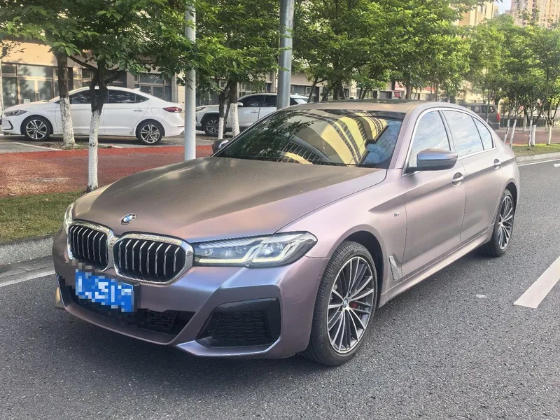 BMW 5 Series 2023 530Li Líder M Conjunto deportivo exterior foto 1 BMW 5 Series 2023 530Li Líder M Conjunto deportivo exterior foto 1