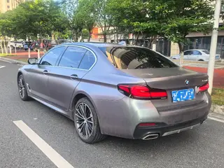 BMW 5 Series 2023 530Li Líder M Conjunto deportivo exterior foto 4 BMW 5 Series 2023 530Li Líder M Conjunto deportivo exterior foto 4