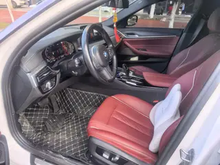 BMW 5 Series 2023 530Li Líder M Conjunto deportivo interior foto 7 BMW 5 Series 2023 530Li Líder M Conjunto deportivo interior foto 7