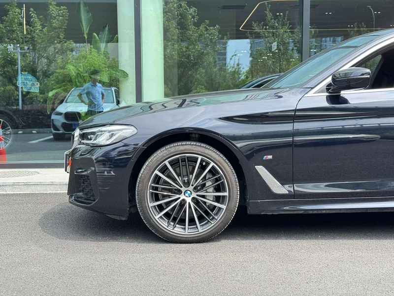 BMW 5 Series 2023 530Li Leading Type M Sports suit exterior photo 3 BMW 5 Series 2023 530Li Leading Type M Sports suit exterior photo 3