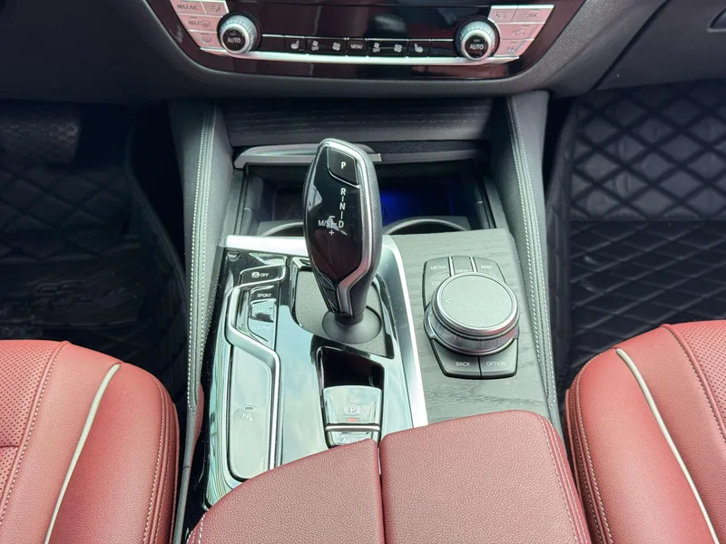 BMW 5 Series 2023 530Li Leading Type M Sports suit interior photo 10 BMW 5 Series 2023 530Li Leading Type M Sports suit interior photo 10