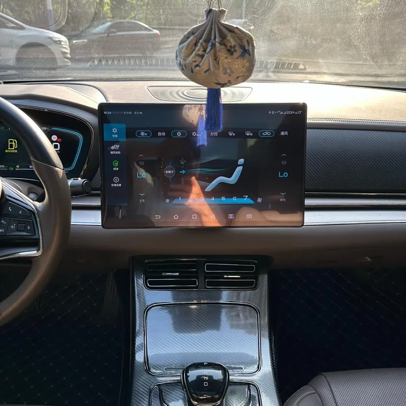 BYD han 2020 DM Four-wheel drive performance version Deluxe interior photo 9 BYD han 2020 DM Four-wheel drive performance version Deluxe interior photo 9