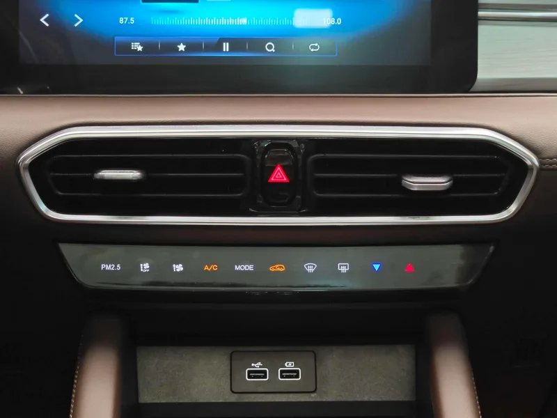 Jetour X90 PLUS 2021 1.6TD DCT Villa interior photo 17 Jetour X90 PLUS 2021 1.6TD DCT Villa interior photo 17