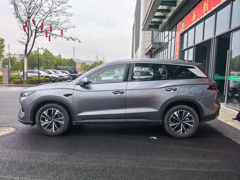 BYD Song Pro 2025 Second generation DM-i 115KM Transcendent exterior photo 2 BYD Song Pro 2025 Second generation DM-i 115KM Transcendent exterior photo 2