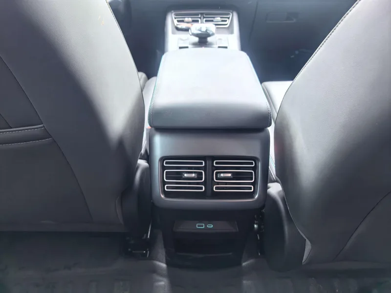 BYD Song Pro 2025 Second generation DM-i 115KM Transcendent exterior photo 3 BYD Song Pro 2025 Second generation DM-i 115KM Transcendent exterior photo 3
